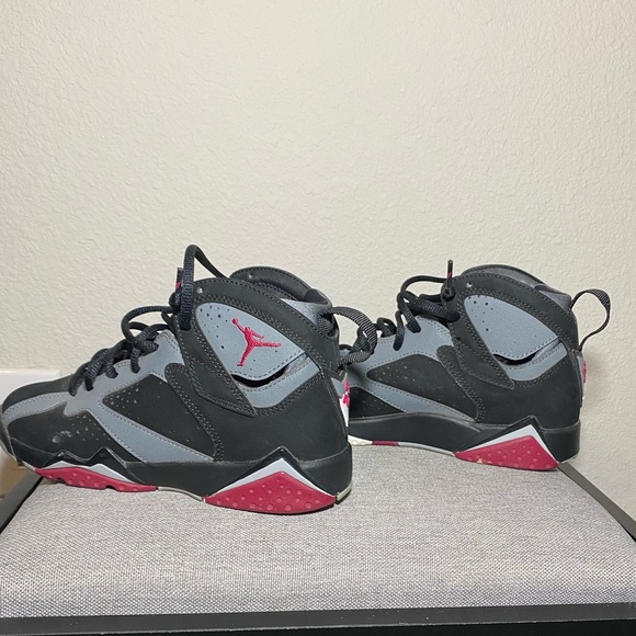 Size 4M Retro 7s - Picture 4 of 8